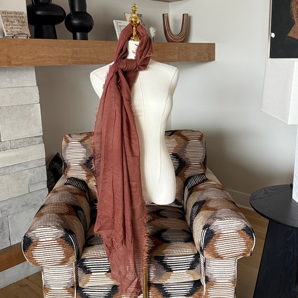 White House Black Market Beautiful Brown Scarf - Picture 4 of 6